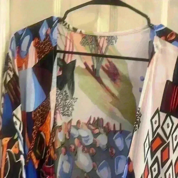 Women’s light flowy kimono. Shorter sleeves, bright colors! One size fits most. - Picture 5 of 5